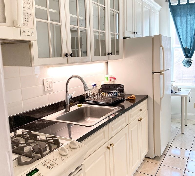 1st image of 3086 Crescent St #2
