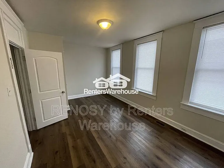 2855 W Cold Spring Ln — Photo 8