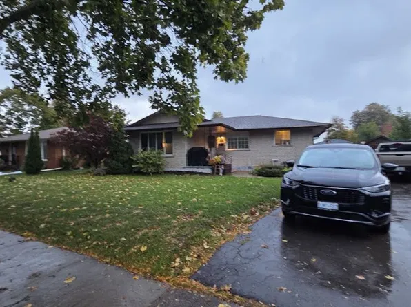 66 Champlain Ave, Welland, ON L3C 2L7