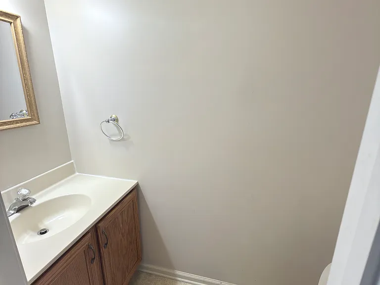 921 Bentley Ct — Photo 15
