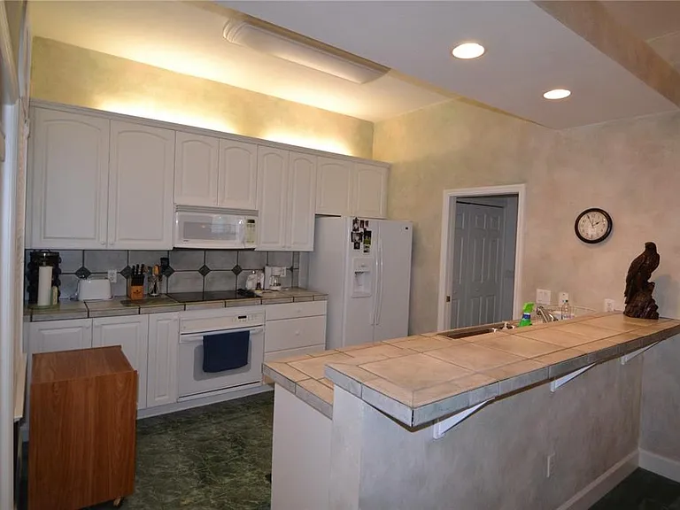 79 NW 48th Blvd — Photo 23