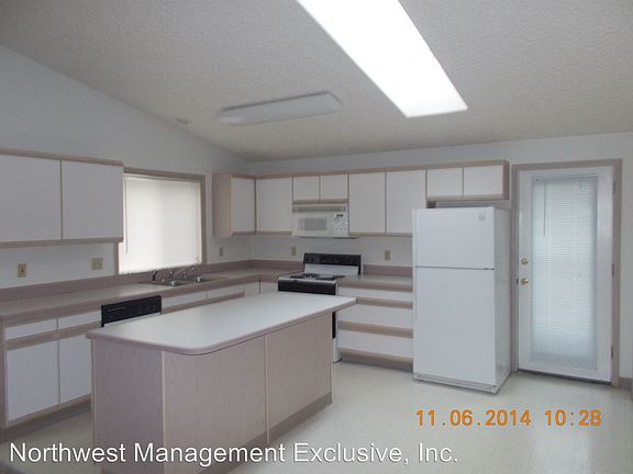 3rd image of 16405 NE 8th St APT A