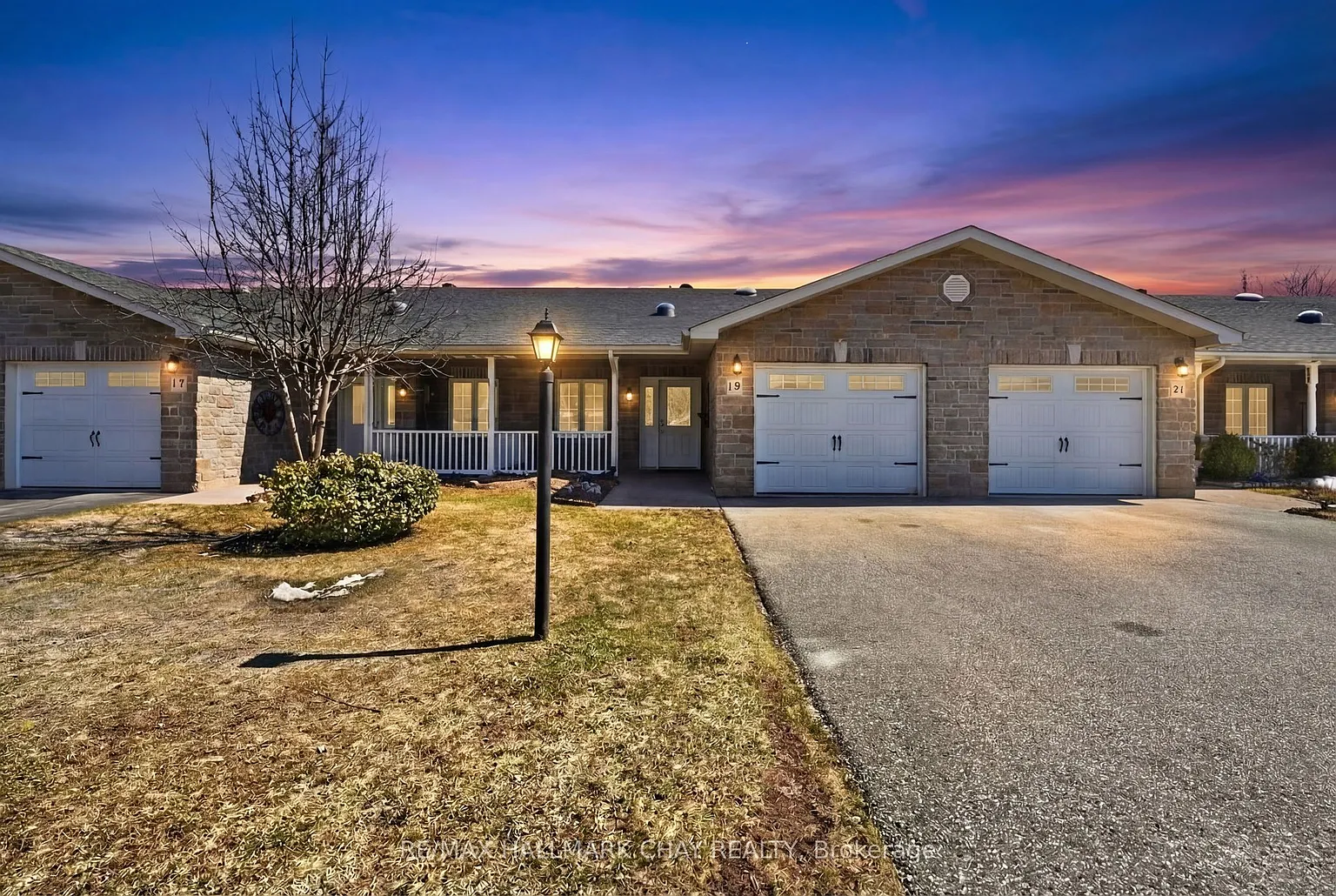 19 Greenway Dr photo 1