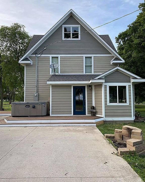 1st image of 355 SE Sycamore Ave