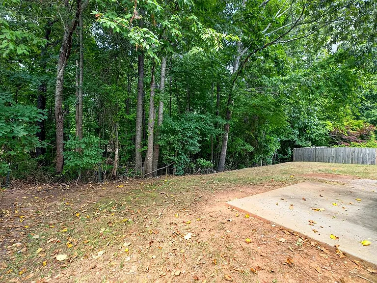 160 Hutson Ln — Photo 4