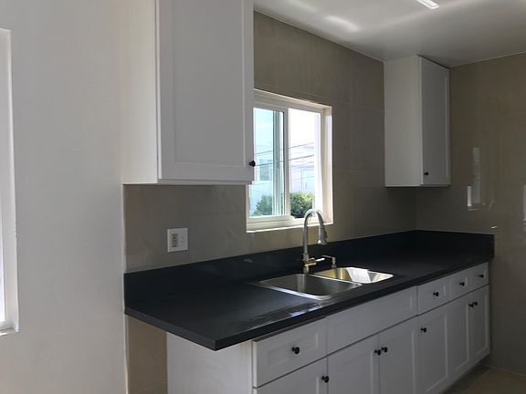 2nd image of 322 1/2 Vernon Ave