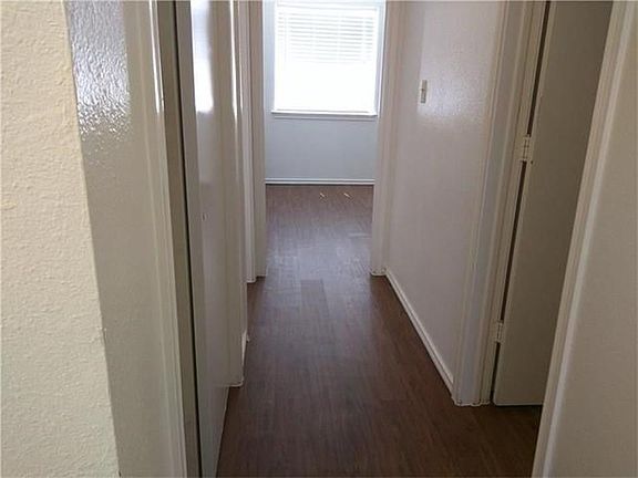 3rd image of 1025-1027 Sagewood Trl