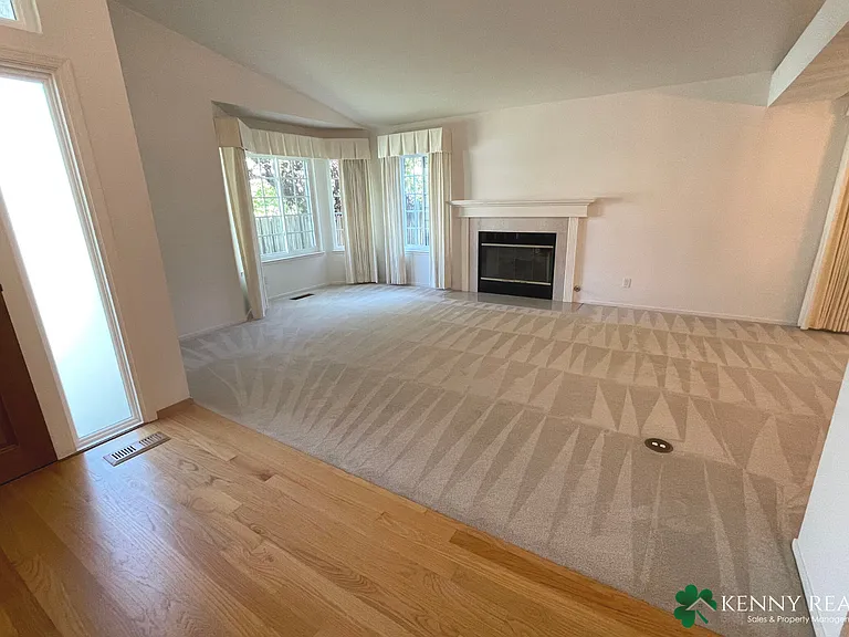 144 Glasgow Ln — Photo 3