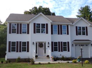 29 Pages Ln, Seabrook, NH 03874