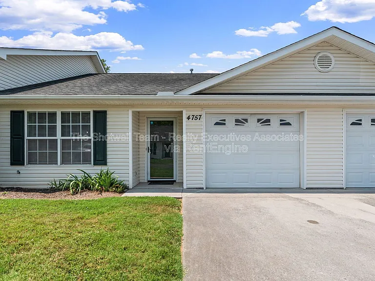 4757 Royal Prince Way — Photo 2