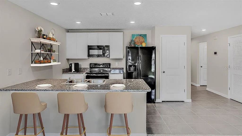 4 bed, 1498 sqft, $2,495 — Photo 2