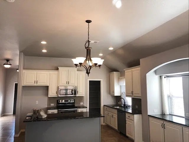 4 bed, 2053 sqft, $2,650 — Photo 3