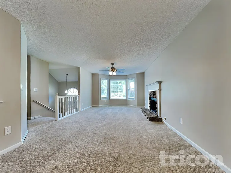 113 Ivy Brook Dr — Photo 2