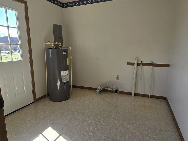 109 Marcus Dr — Photo 7