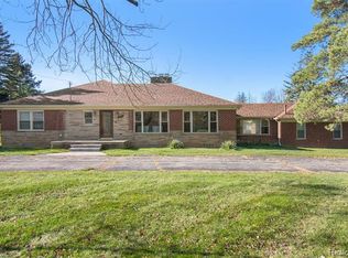 29105 Briarbank Ct, Southfield, MI 48034