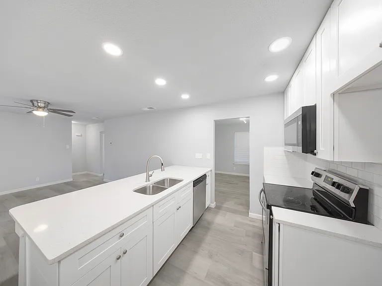 4243 Greystone Dr — Photo 6