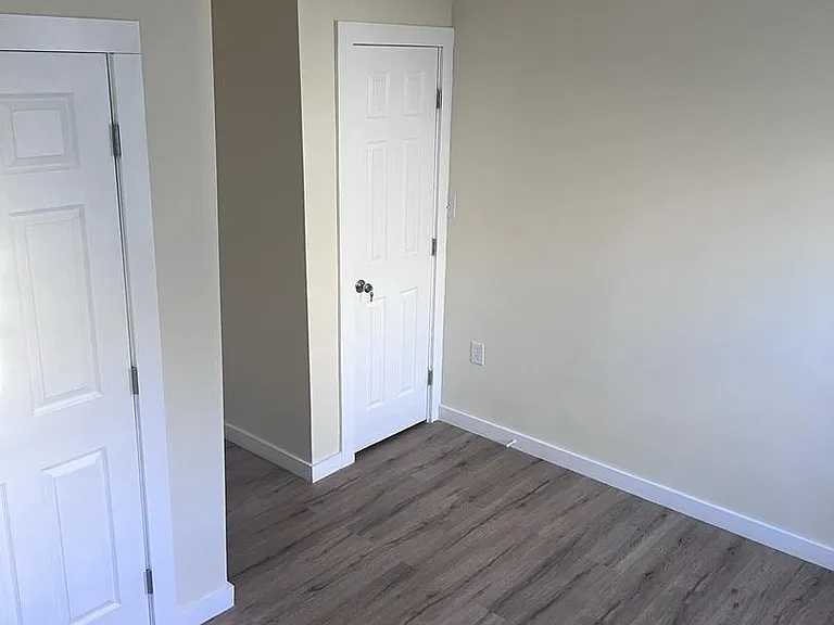 1558 N Randolph St — Photo 23