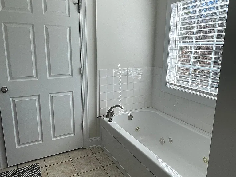 550 W Locket Creek Blvd — Photo 6