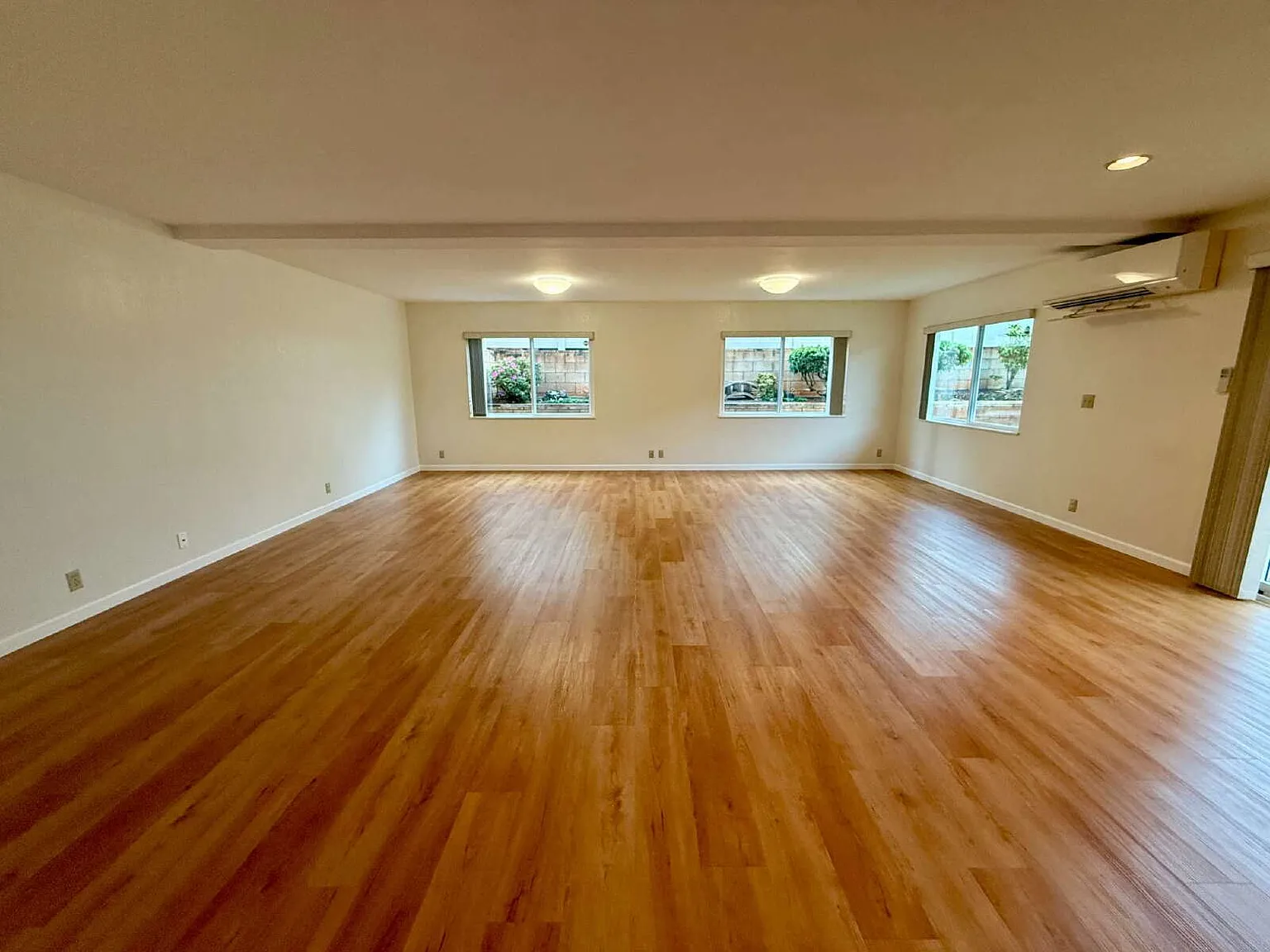4 bed, 2.5 bath, 1974 sqft, $4,250 — Photo 3