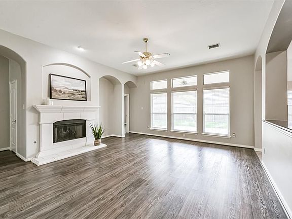 5th image of 2606 Clay Creek Ct