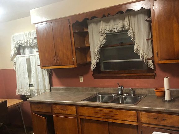 2nd image of 3830 Evergreen St #1F