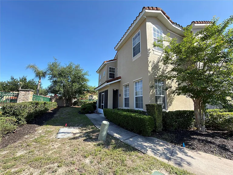 734 Monroe Cir — Photo 33