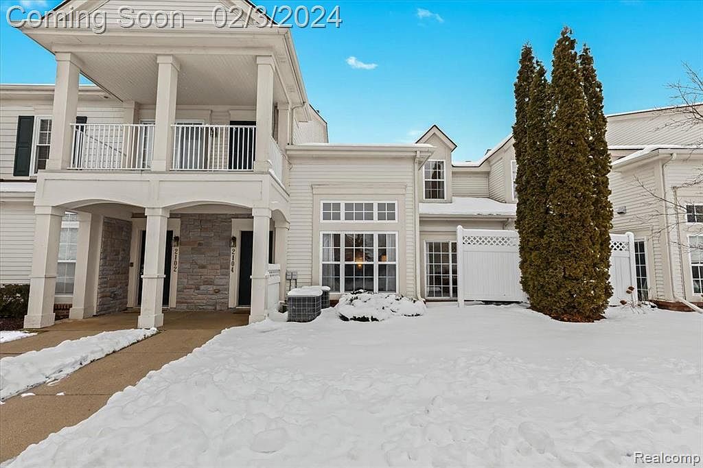 2104 Trailway Ct, Walled Lake, MI 48390 Zillow