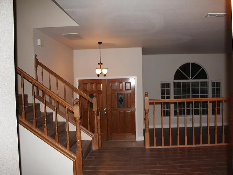 112 Garrett Dr — Photo 4