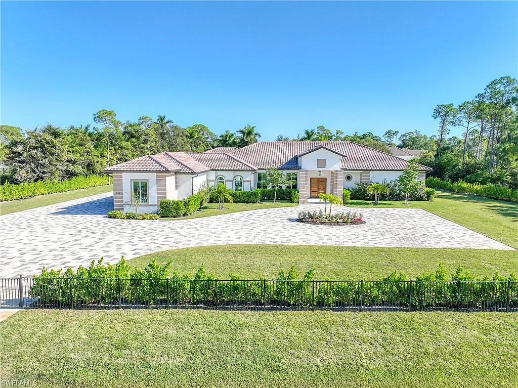 4 bed, 4.5 bath, 5641 sqft, $100,000 — Photo 3