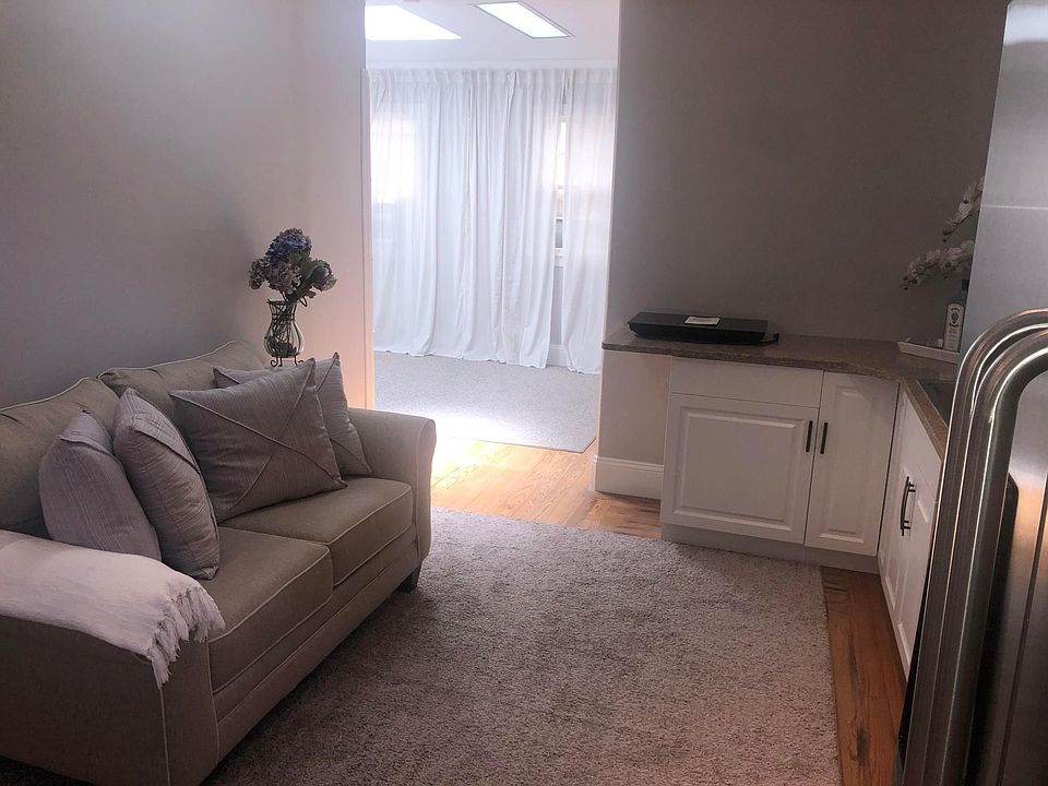 1st image of 813 Hudson Ave #2