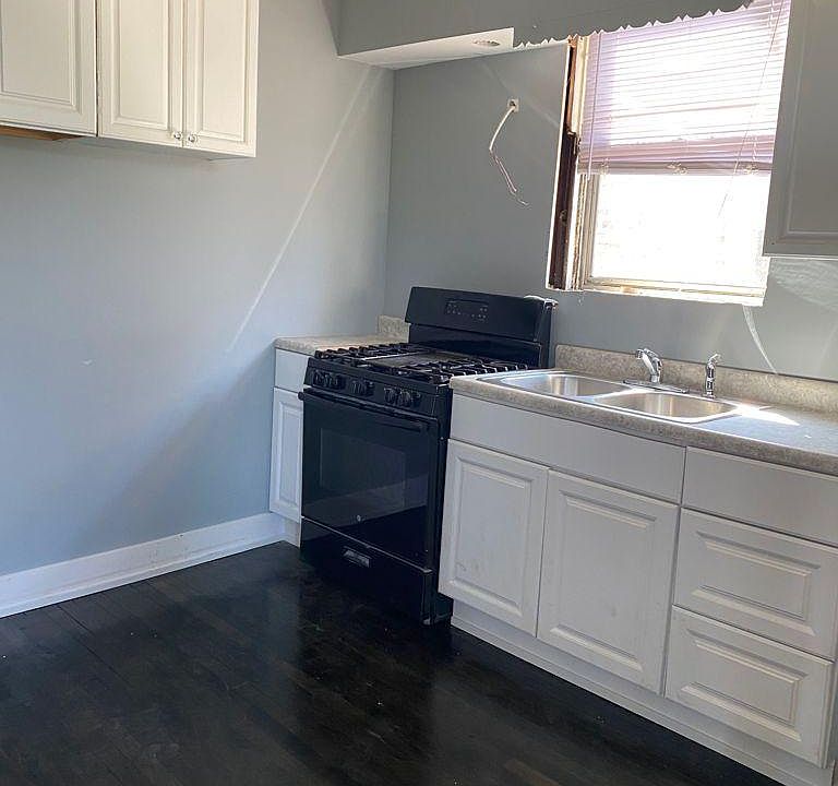 1st image of 1450 N Lockwood Ave Floor 2