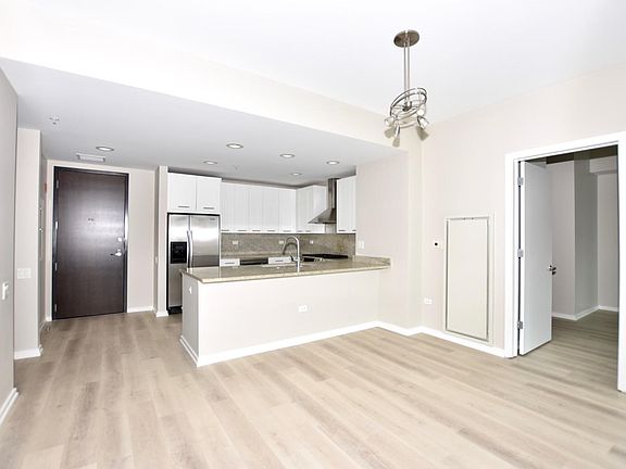 5th image of 240 E Illinois St #4