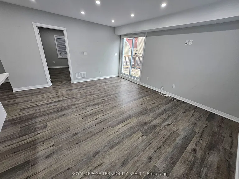 3392 Lake Shore Blvd W — Photo 9