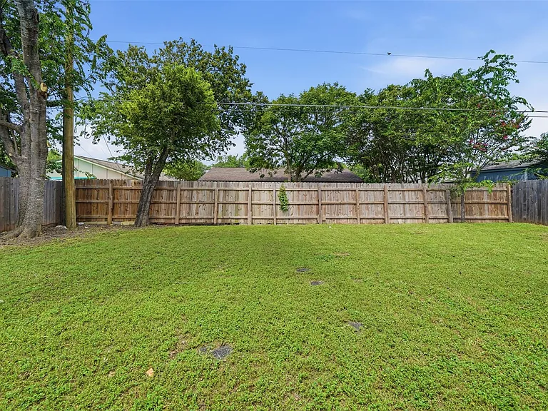 1913 Denfield Dr — Photo 24