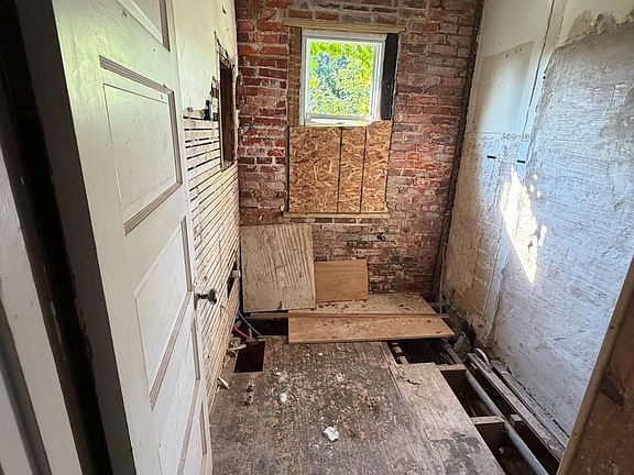 5th image of 2406 Jessup St