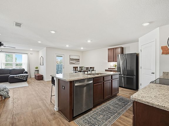 3rd image of 1056 Limpkin St