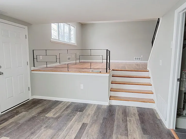 1116 Greentree Rd — Photo 3