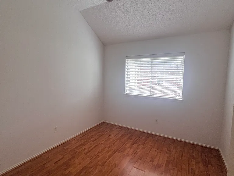 2277 Heatherdale Dr — Photo 7