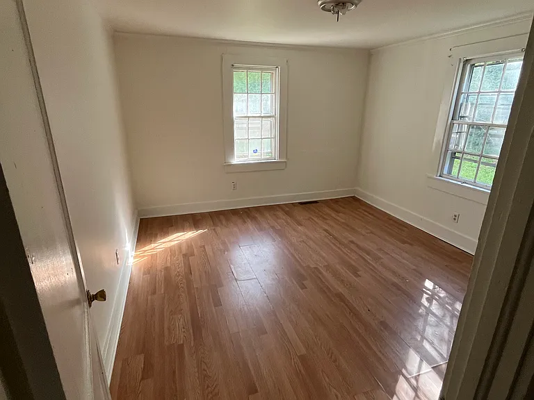 445 Glover St — Photo 5