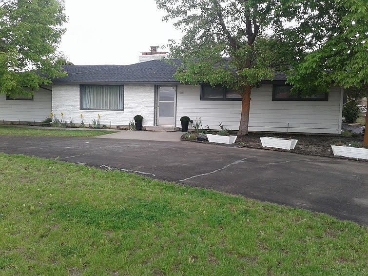 Curved driveway & Parking