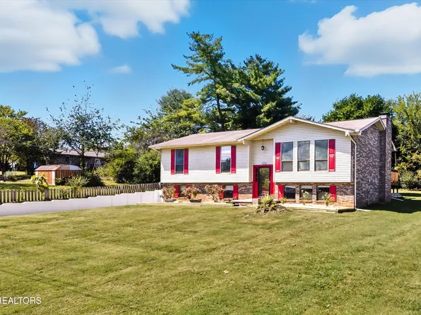 420 1st St, Seymour, TN 37865
