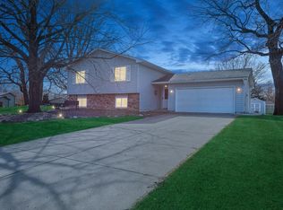 1546 Hillview Rd, Shoreview, MN 55126