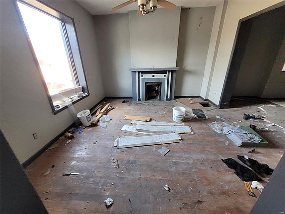 3rd image of 1244 Aubert Ave