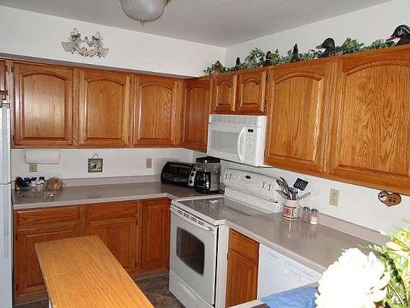 3rd image of 211 W Oak Leaf Dr Unit 6