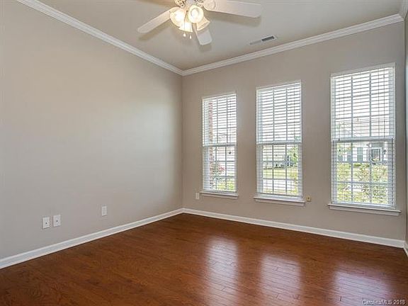 5th image of 3054 Ambleside Dr