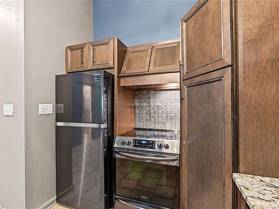 5th image of 3126 Woodpoint St