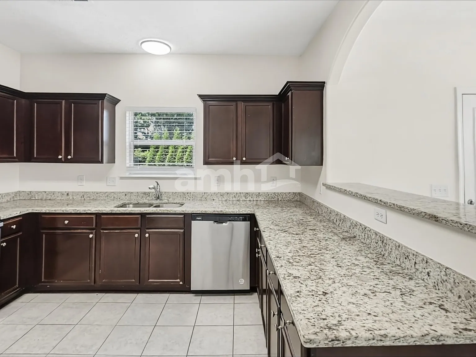 4 bed, 2.5 bath, 1833 sqft, $2,300 — Photo 4