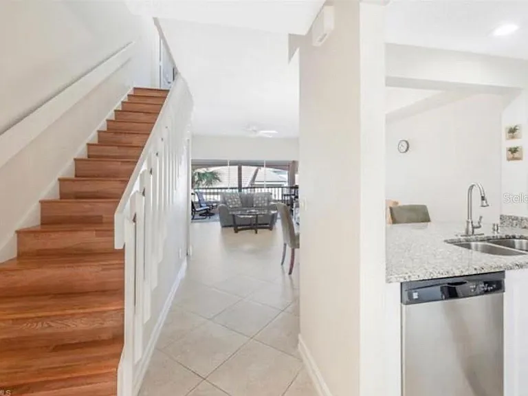 1044 Woodshire Ln #B211 — Photo 4