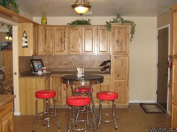 5th image of 671 Acoma Blvd N