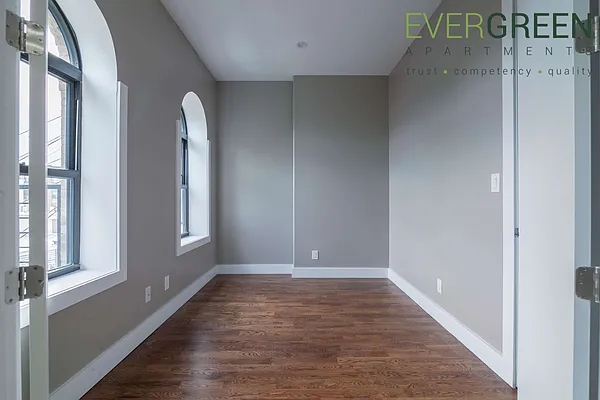 Rented by Evergreen Apartments BK | media 4